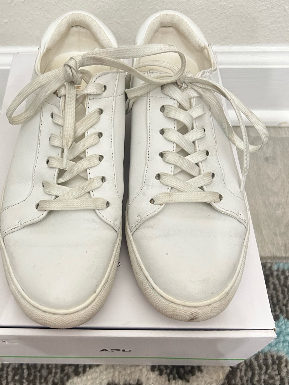 Kenneth Cole White Leather Lace-Up Sneakers Size 7